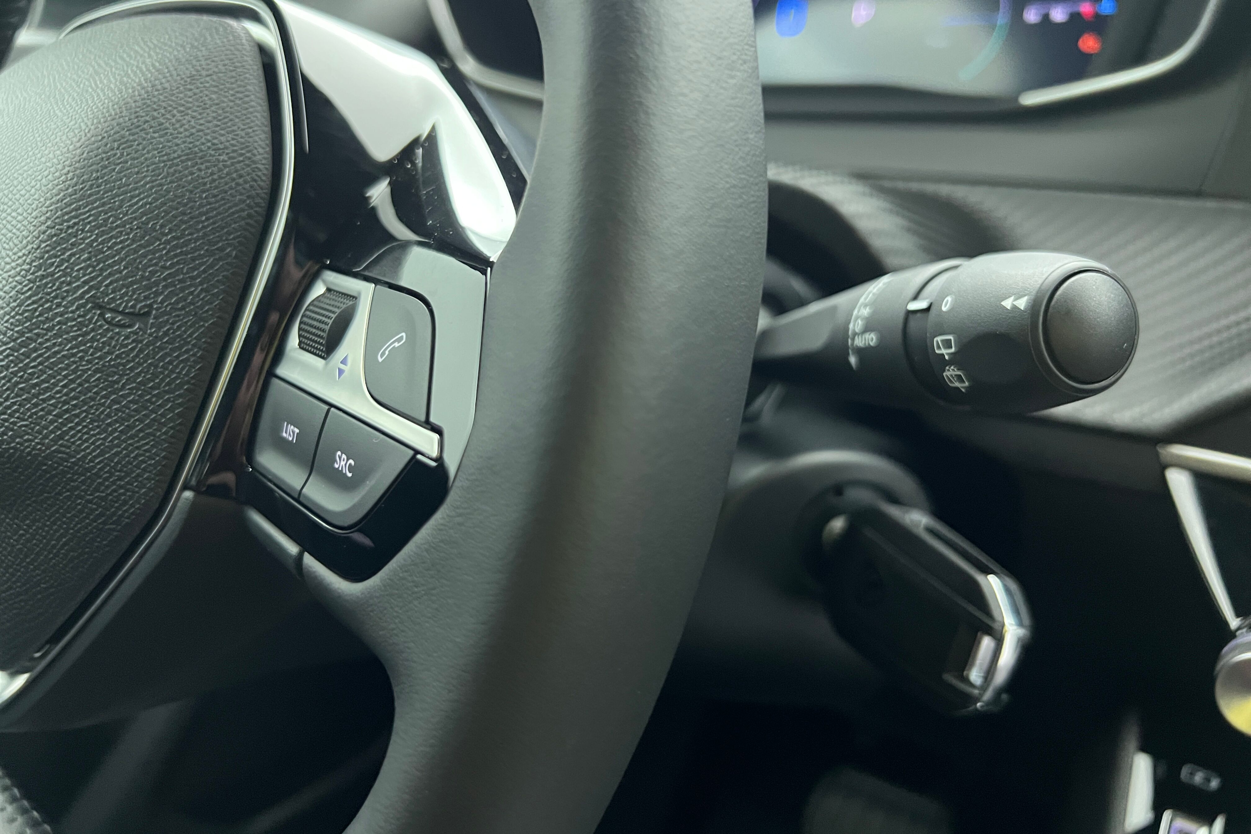 PEUGEOT 2008 SUV Hybride — photo 17