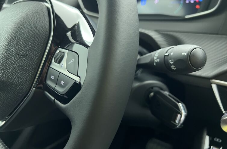 PEUGEOT 2008 SUV Hybride Essence