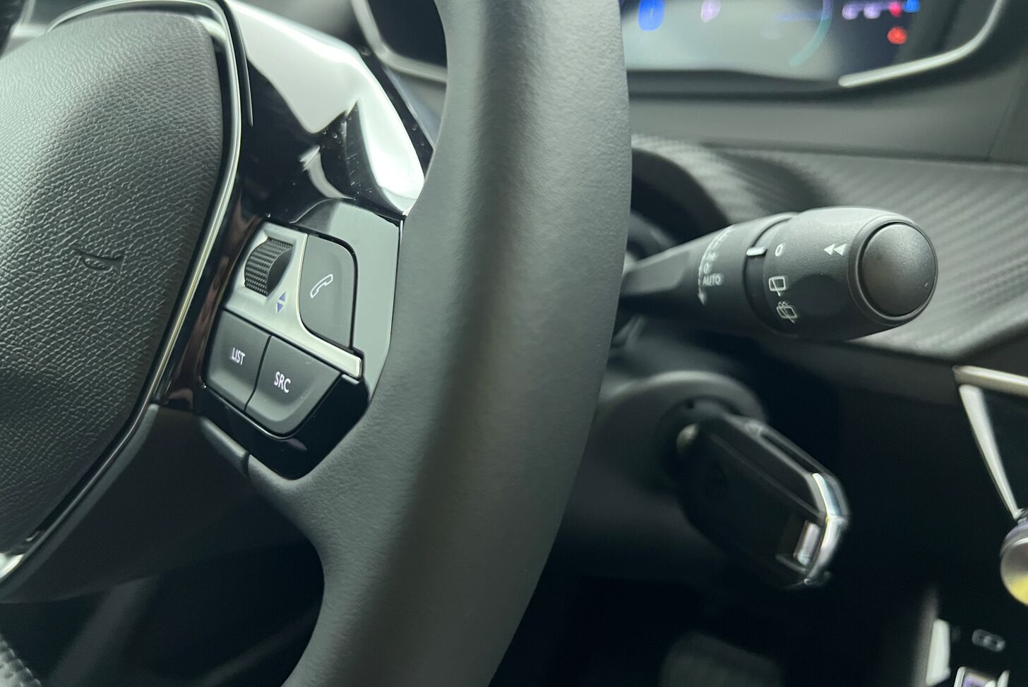 PEUGEOT 2008 SUV Hybride Essence