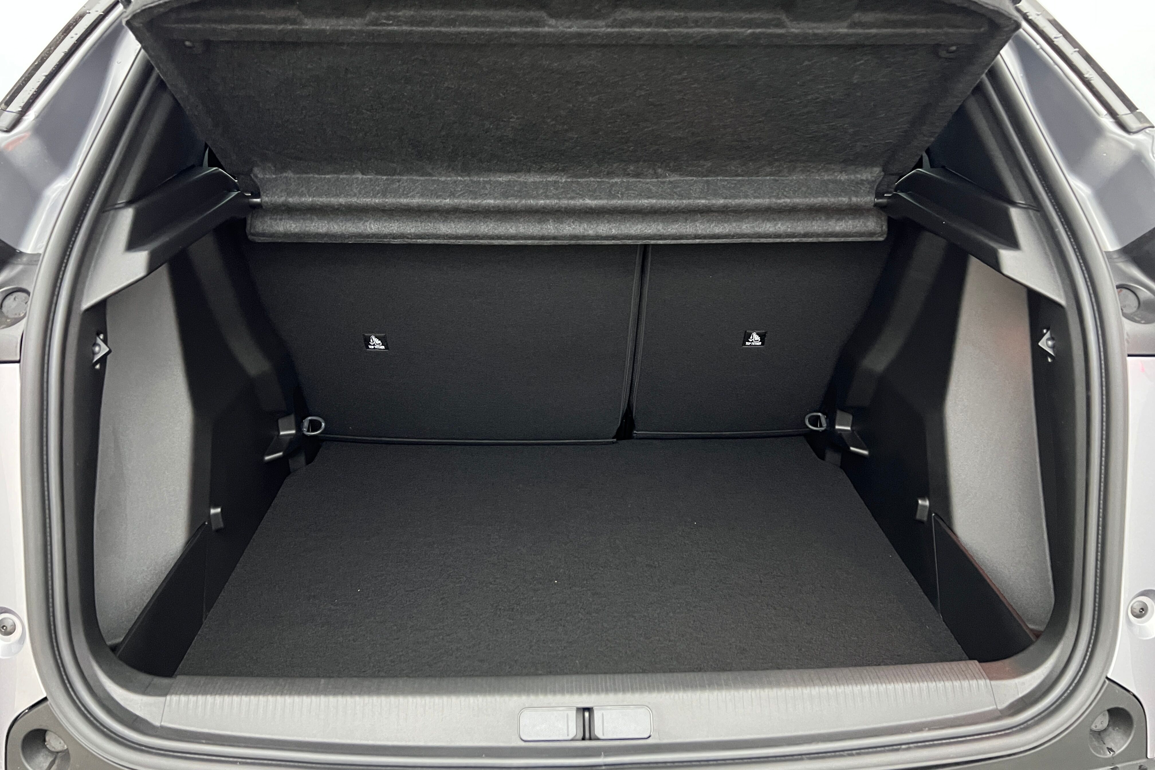 PEUGEOT 2008 SUV Hybride — photo 18