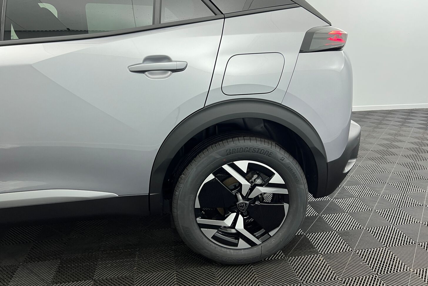 PEUGEOT 2008 SUV Hybride Essence