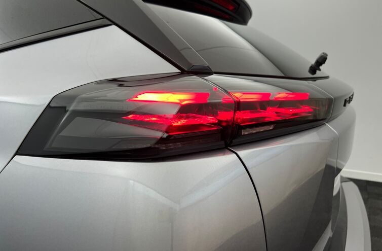 PEUGEOT 2008 SUV Hybride Essence