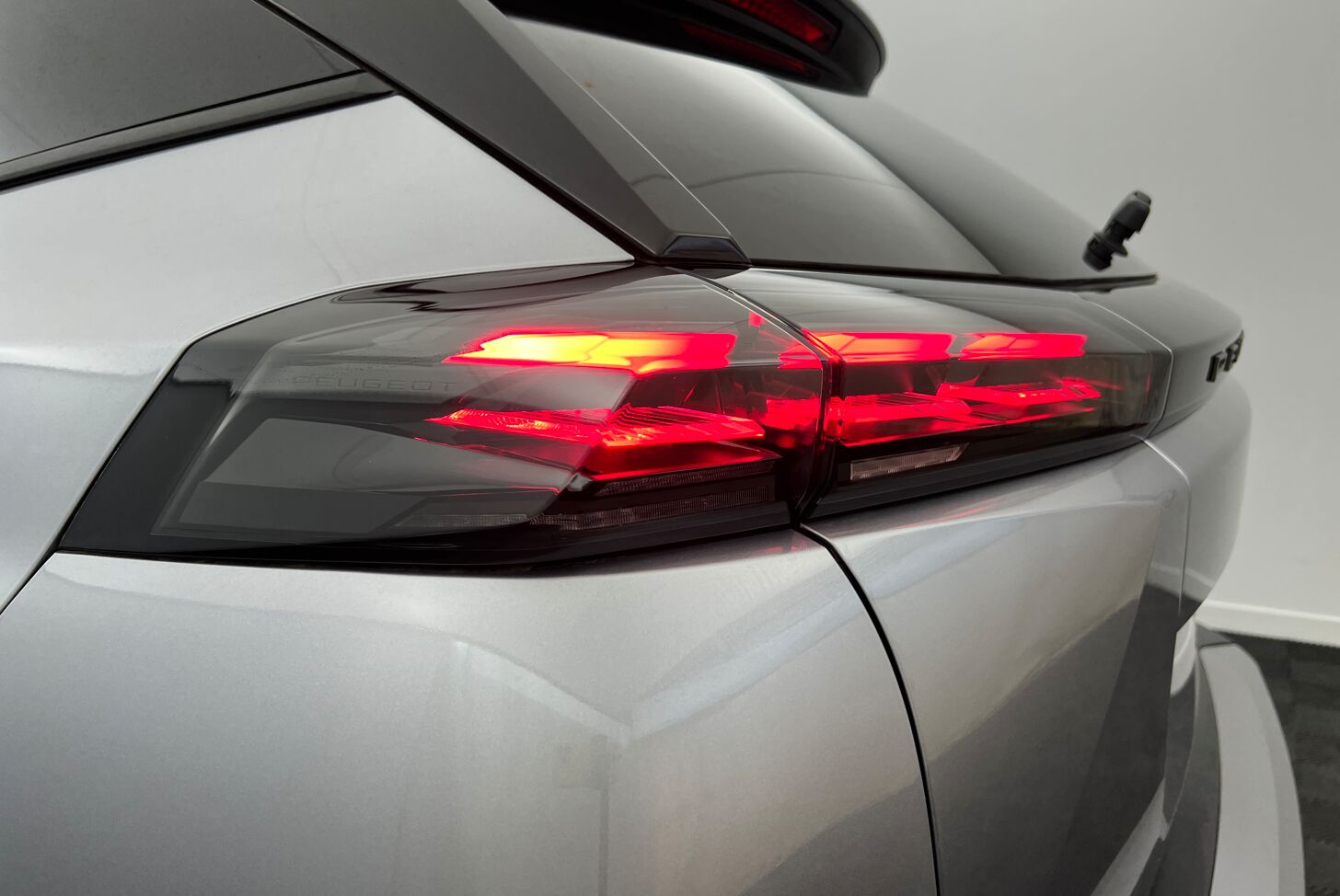 PEUGEOT 2008 SUV Hybride Essence