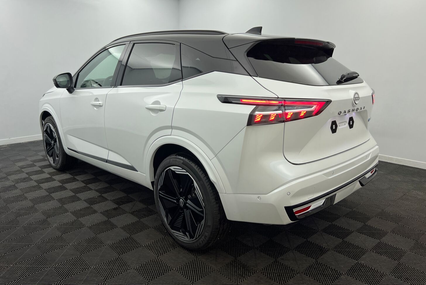 NISSAN Qashqai SUV Hybride Essence
