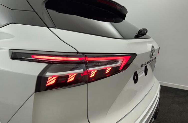 NISSAN Qashqai SUV Hybride Essence