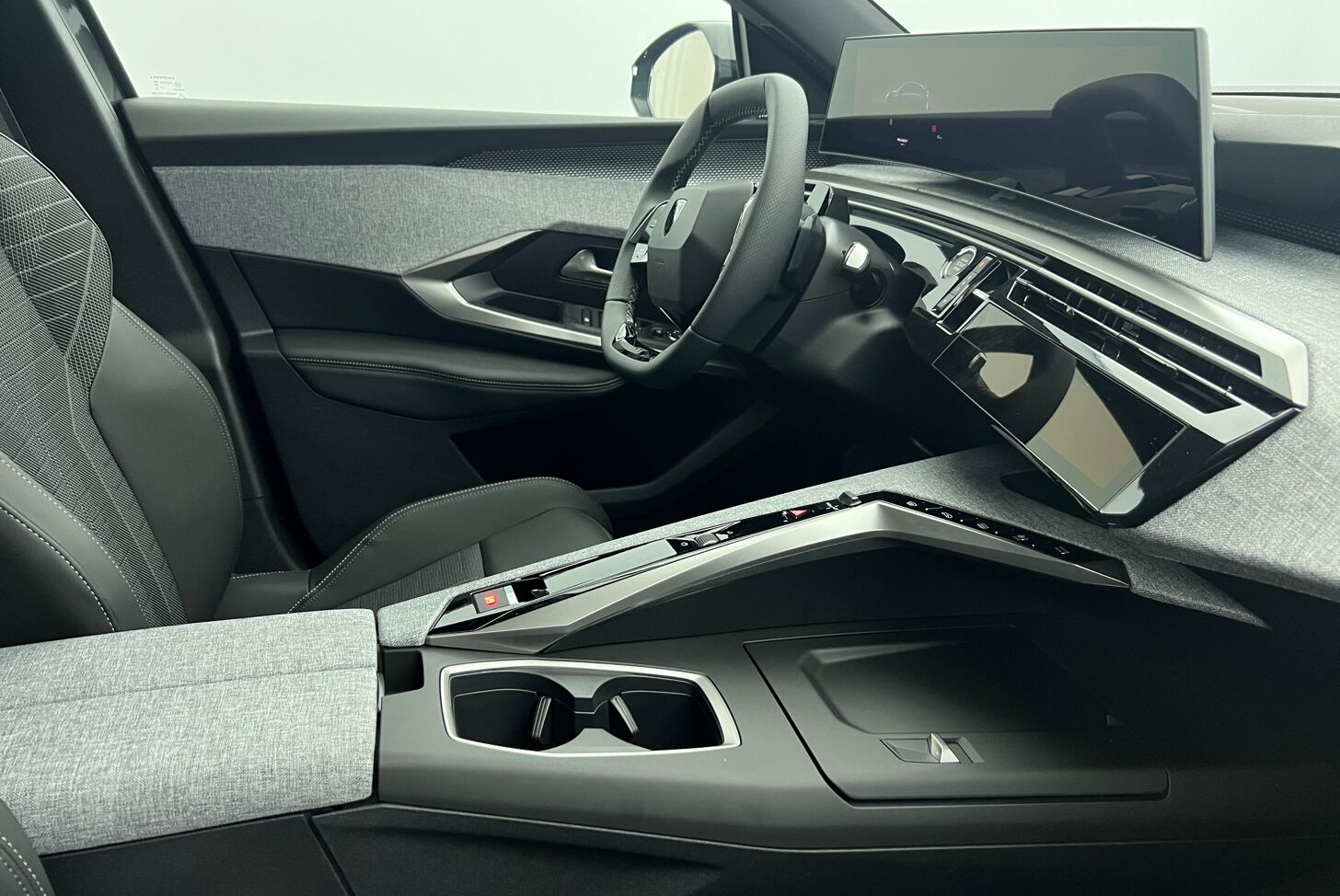 PEUGEOT 3008 SUV Hybride Essence