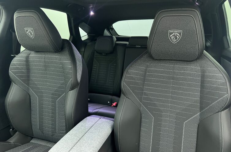 PEUGEOT 3008 SUV Hybride Essence