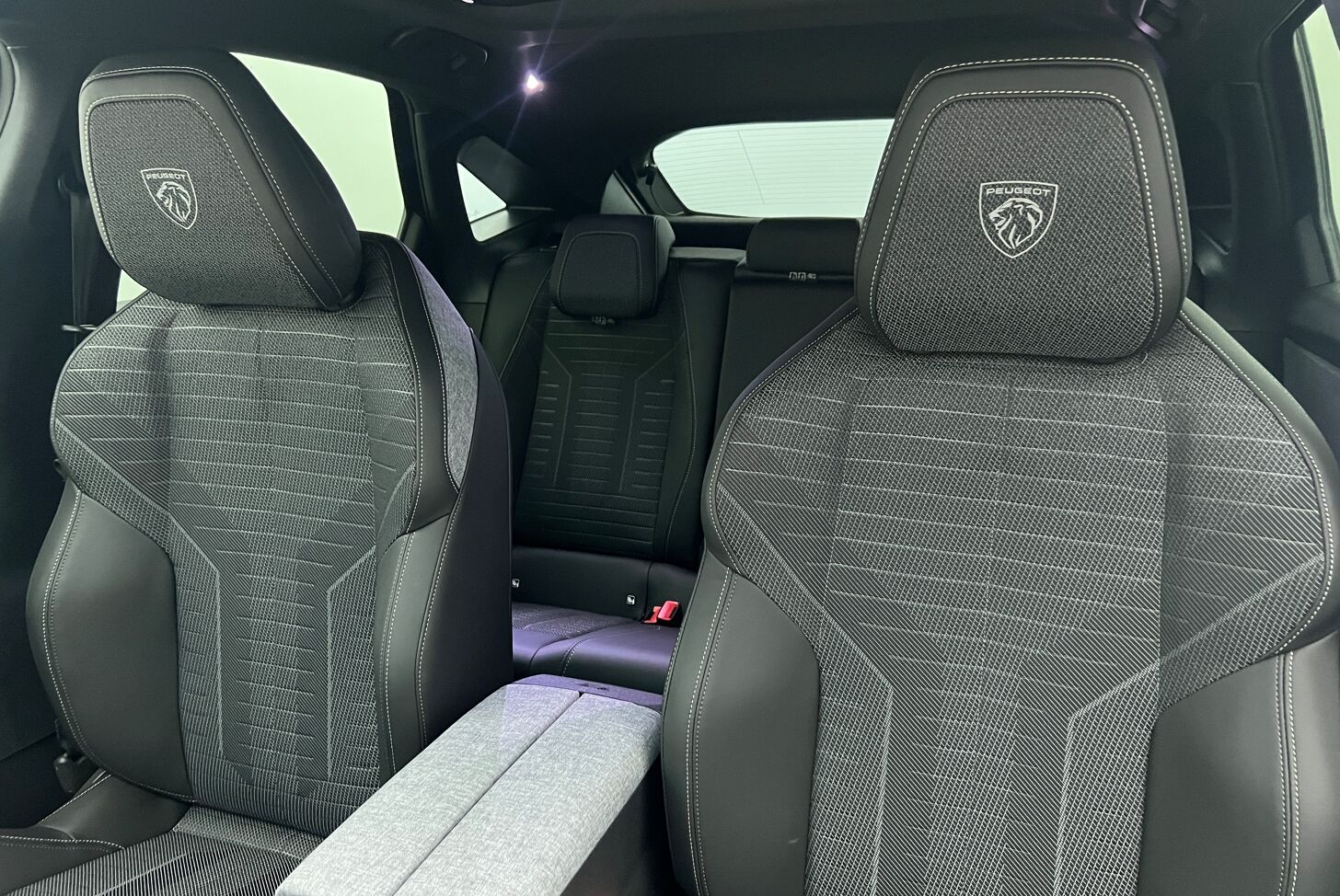 PEUGEOT 3008 SUV Hybride Essence
