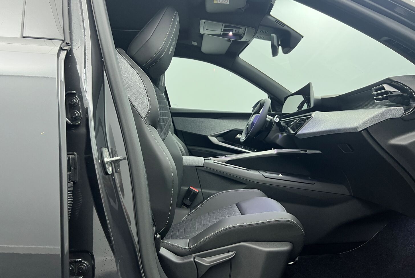 PEUGEOT 3008 SUV Hybride Essence