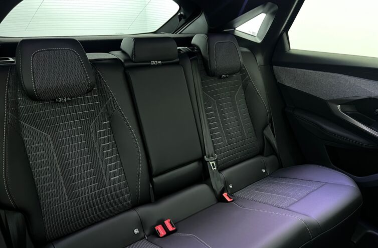 PEUGEOT 3008 SUV Hybride Essence