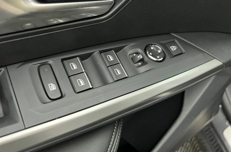 PEUGEOT 3008 SUV Hybride Essence