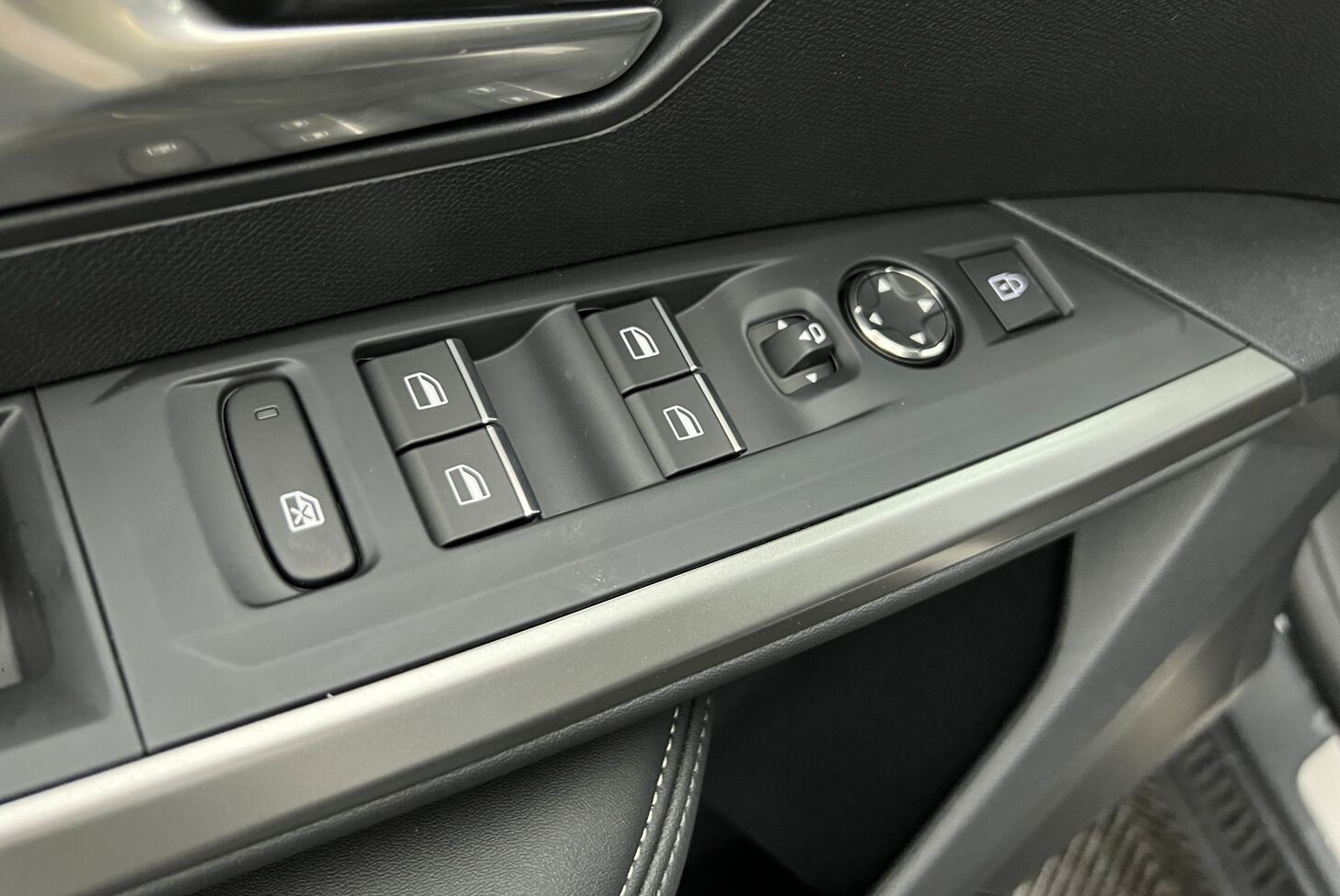 PEUGEOT 3008 SUV Hybride Essence