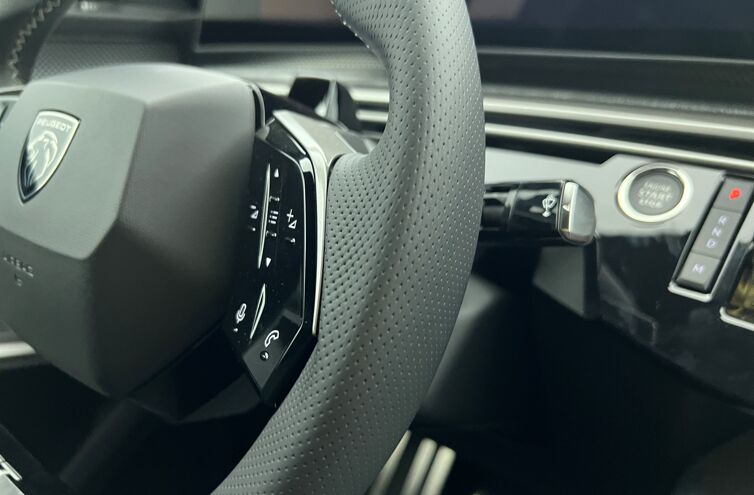 PEUGEOT 3008 SUV Hybride Essence