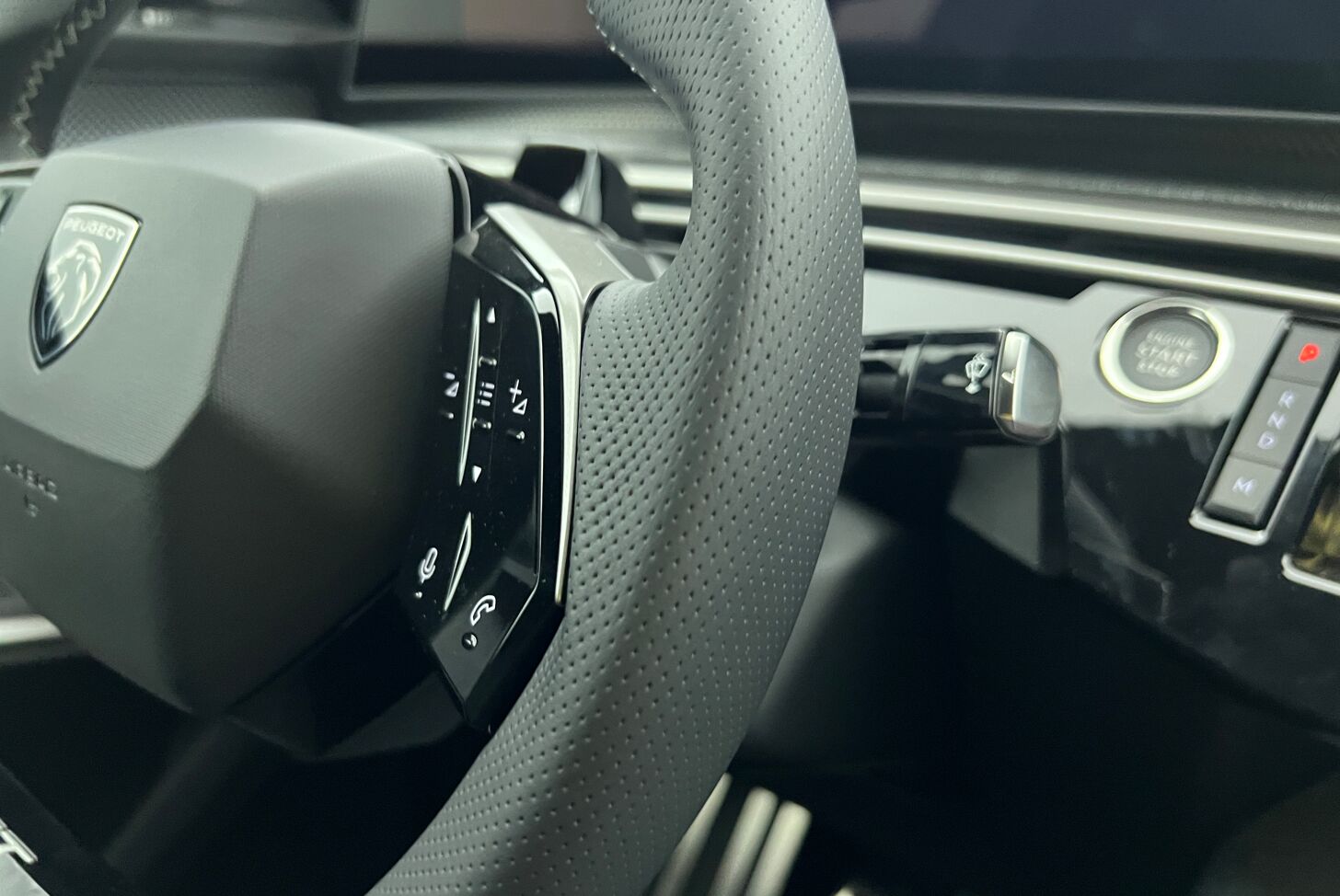 PEUGEOT 3008 SUV Hybride Essence