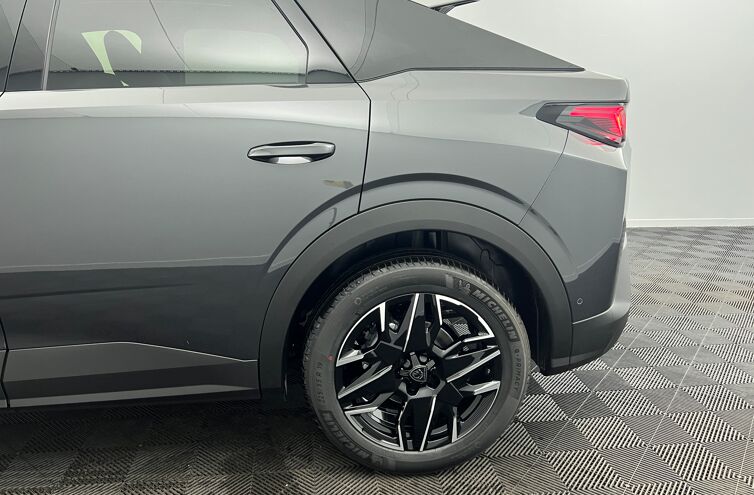 PEUGEOT 3008 SUV Hybride Essence