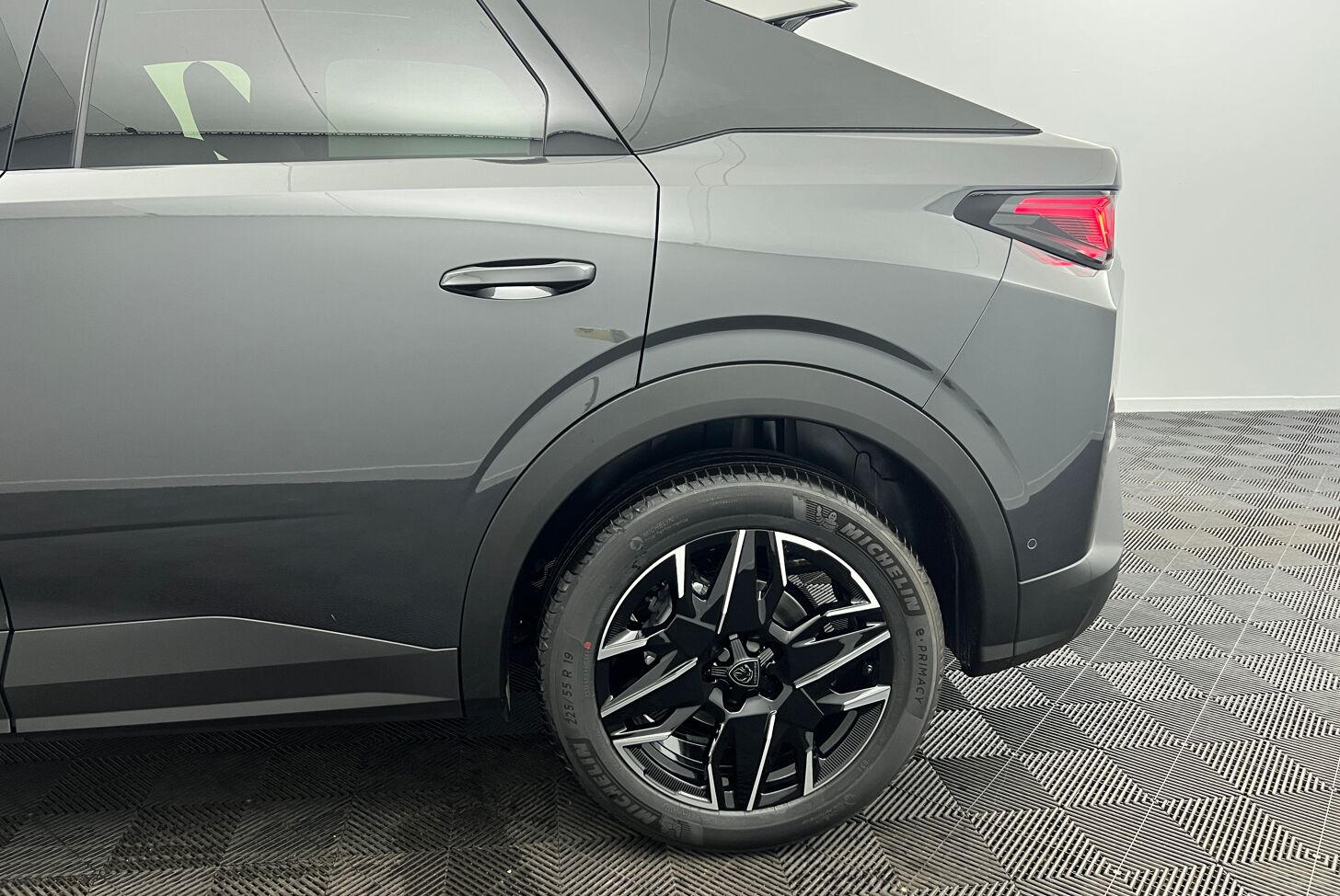 PEUGEOT 3008 SUV Hybride Essence