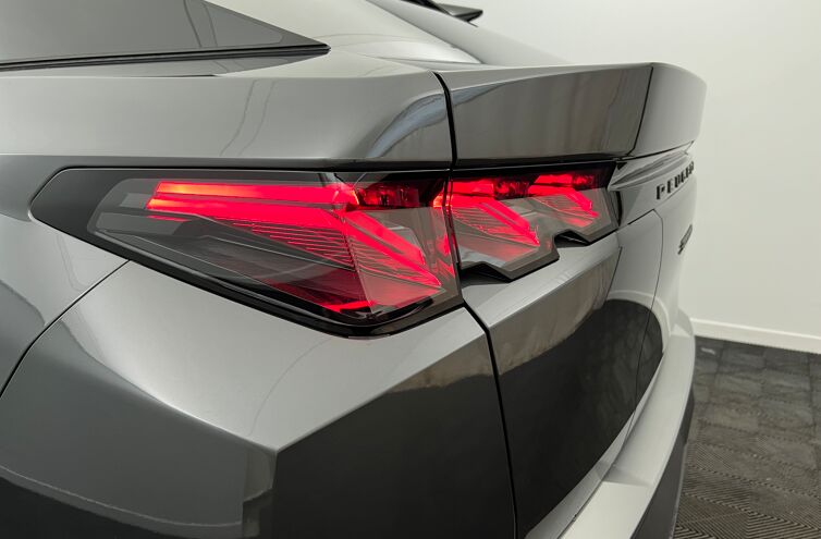 PEUGEOT 3008 SUV Hybride Essence