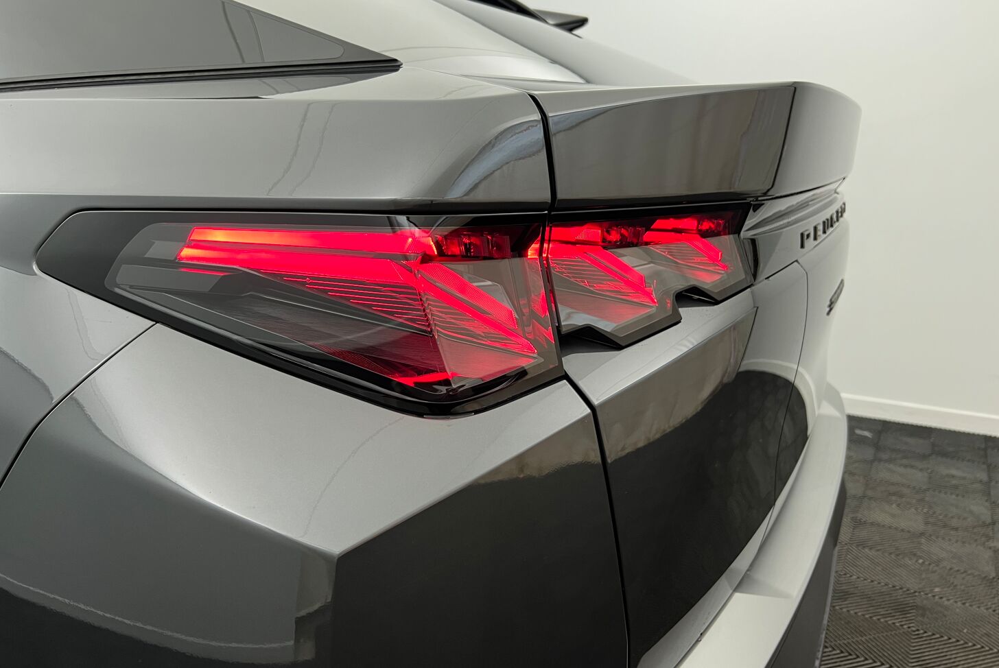 PEUGEOT 3008 SUV Hybride Essence