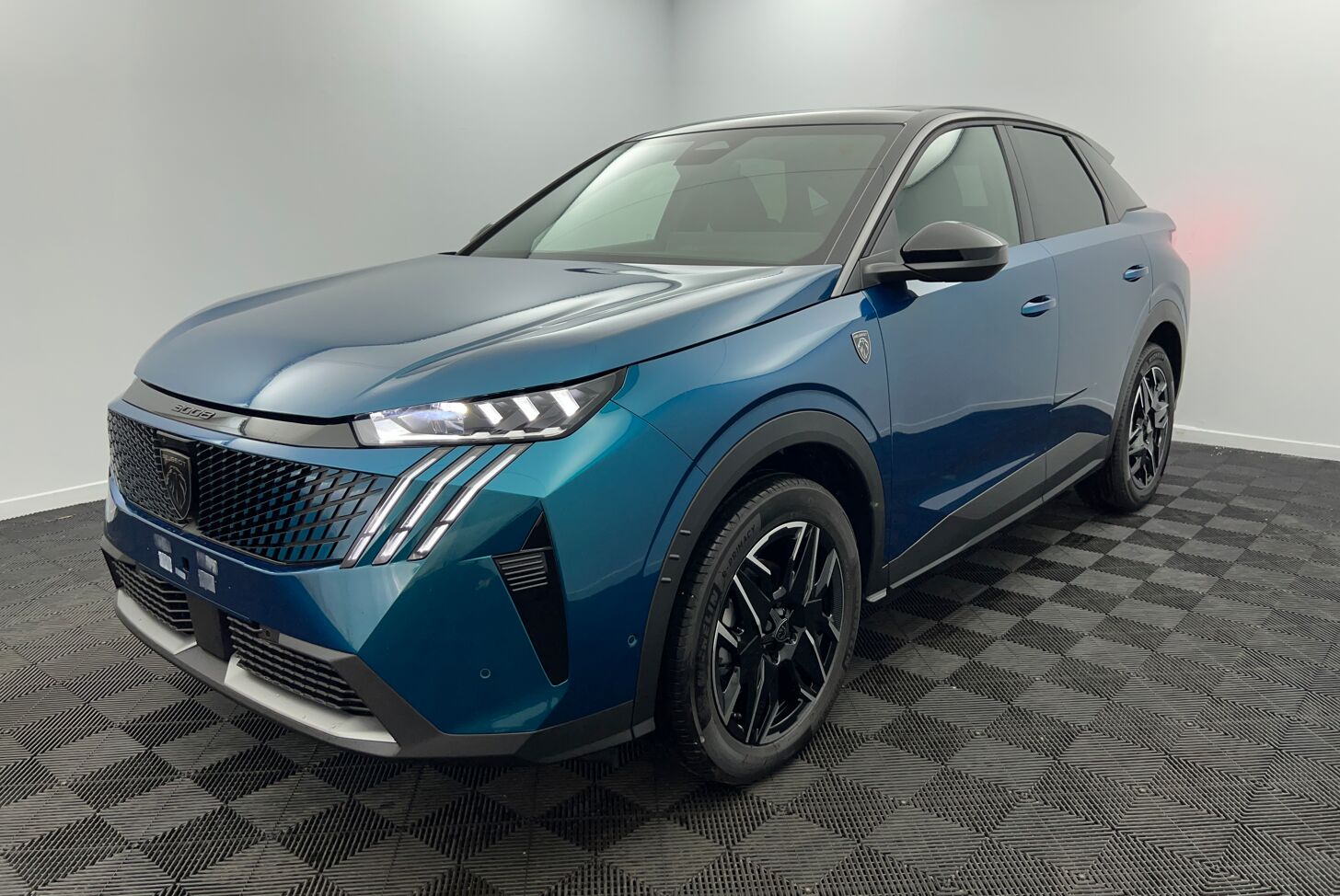 PEUGEOT 3008 SUV Hybride Essence