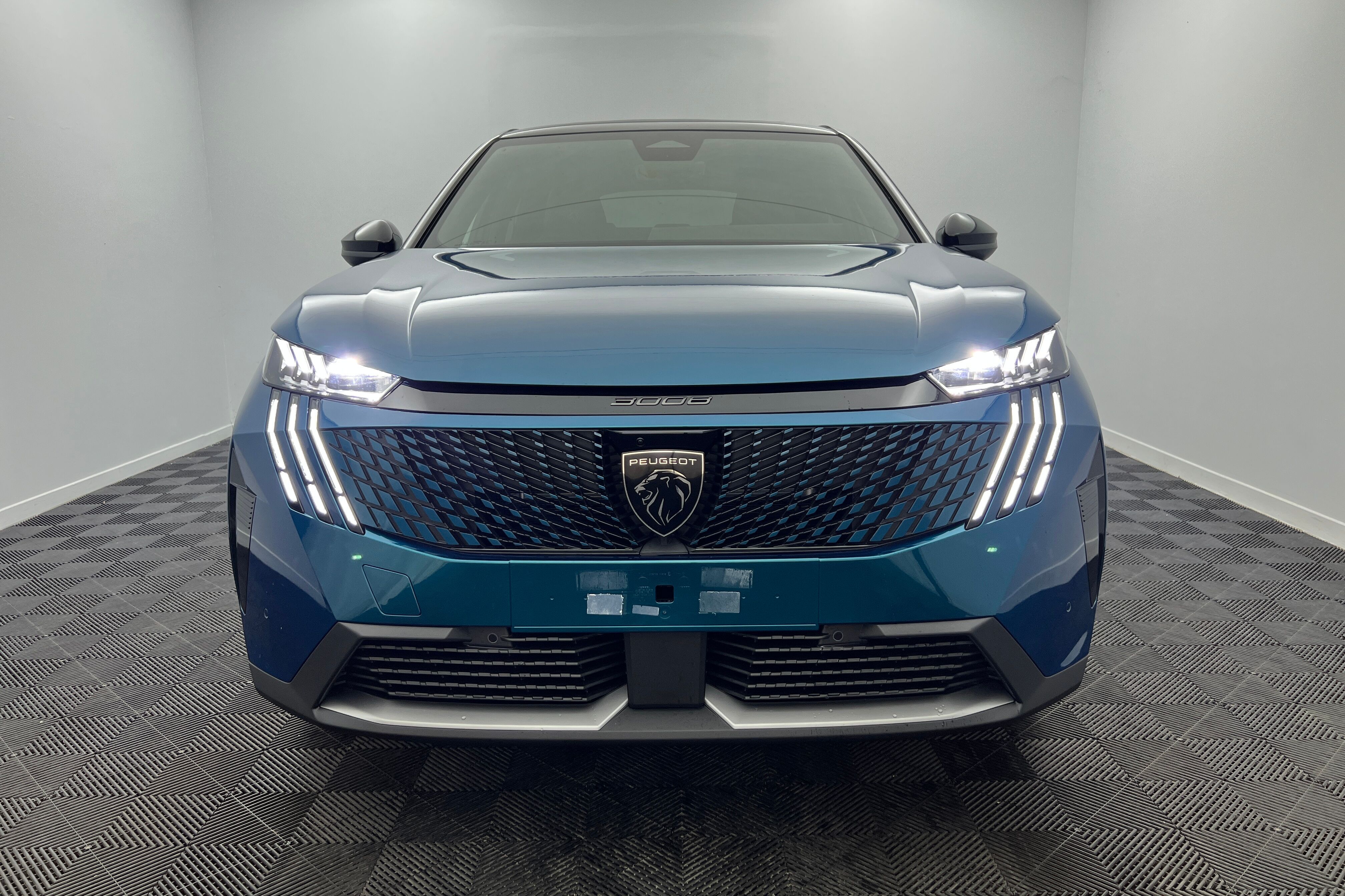 PEUGEOT 3008 SUV Hybride — photo 2