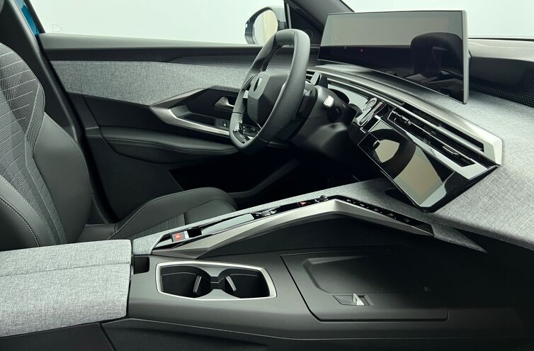 PEUGEOT 3008 SUV Hybride Essence