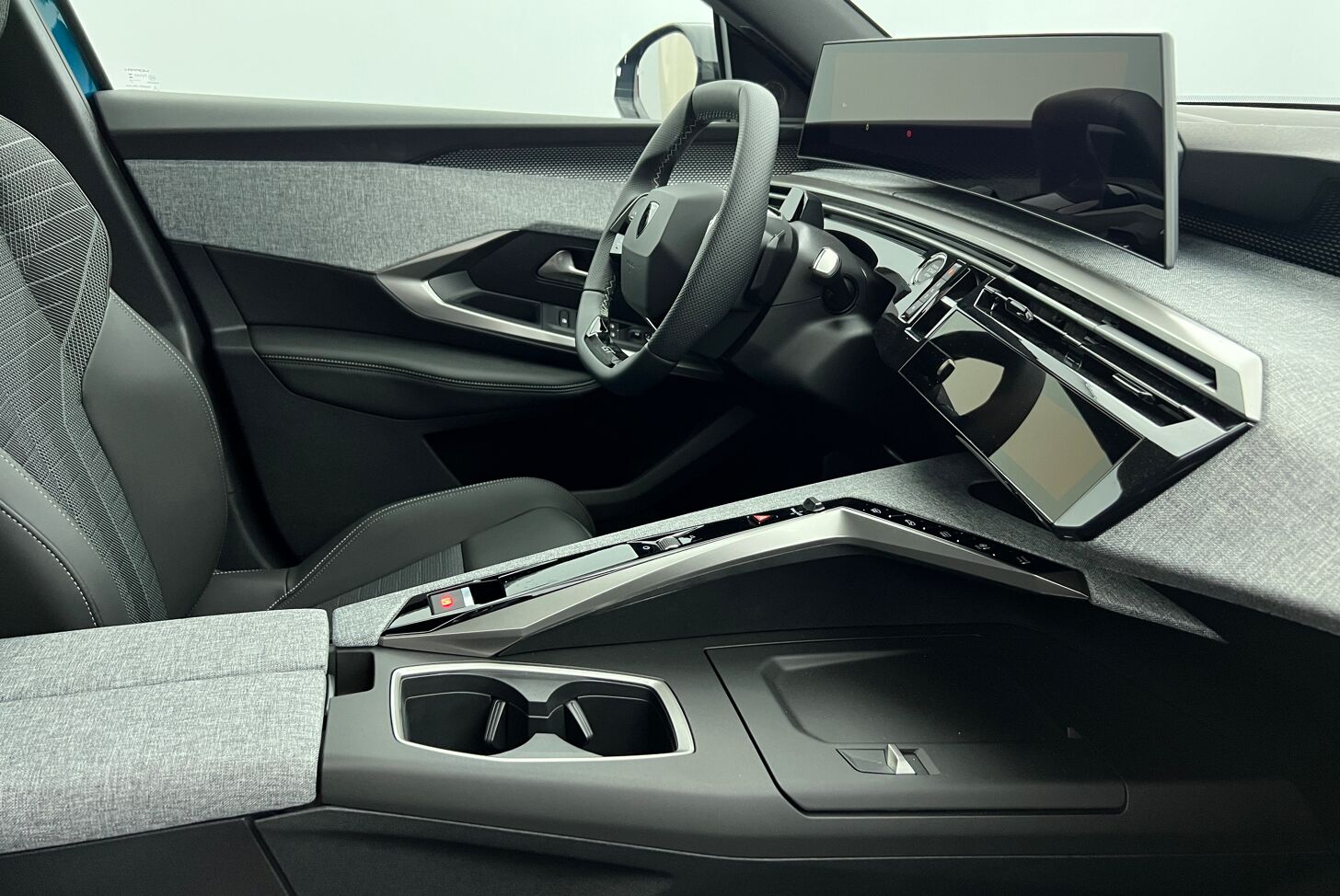 PEUGEOT 3008 SUV Hybride Essence