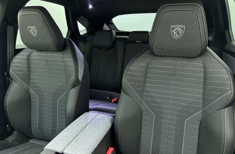 PEUGEOT 3008 SUV Hybride Essence