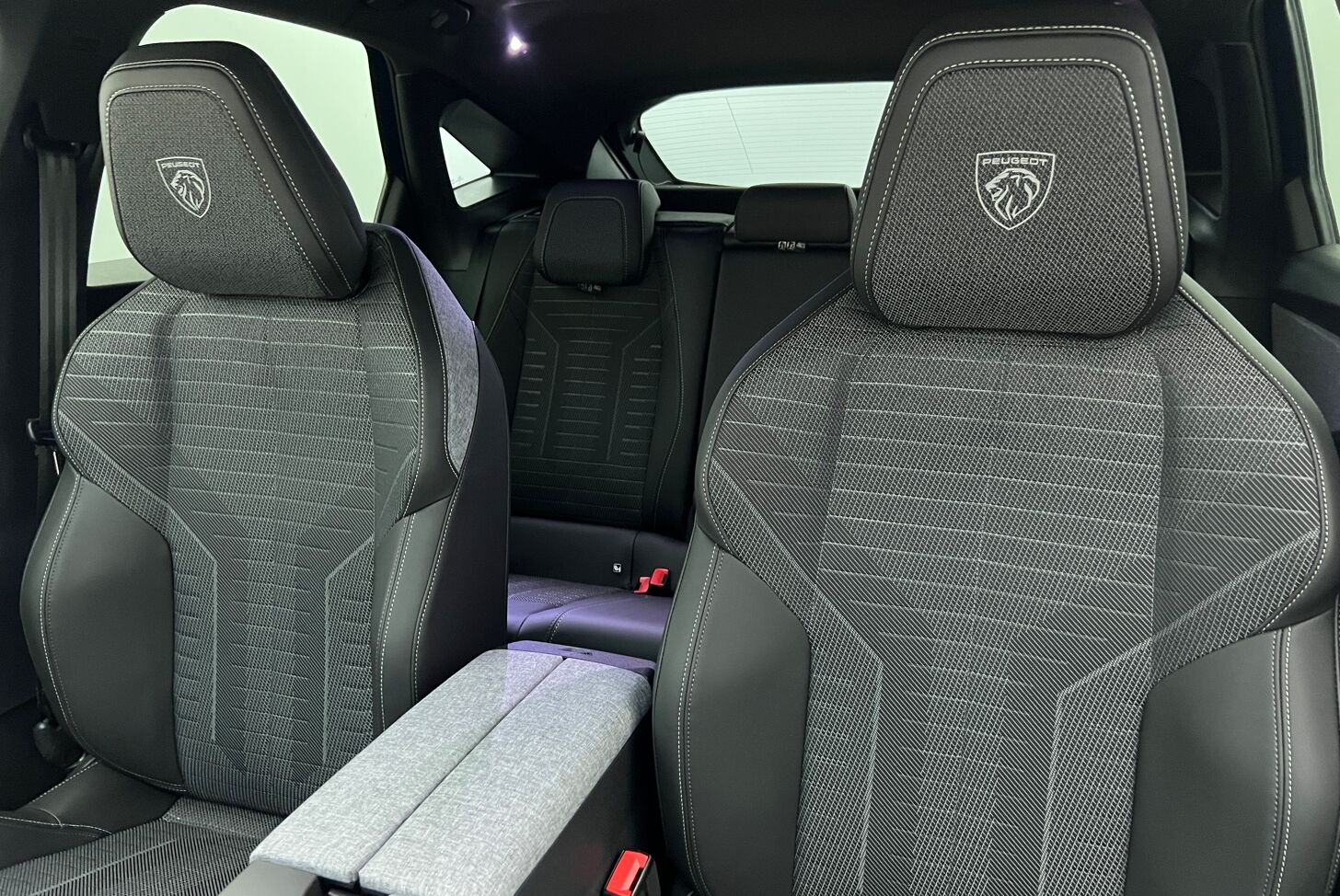 PEUGEOT 3008 SUV Hybride Essence