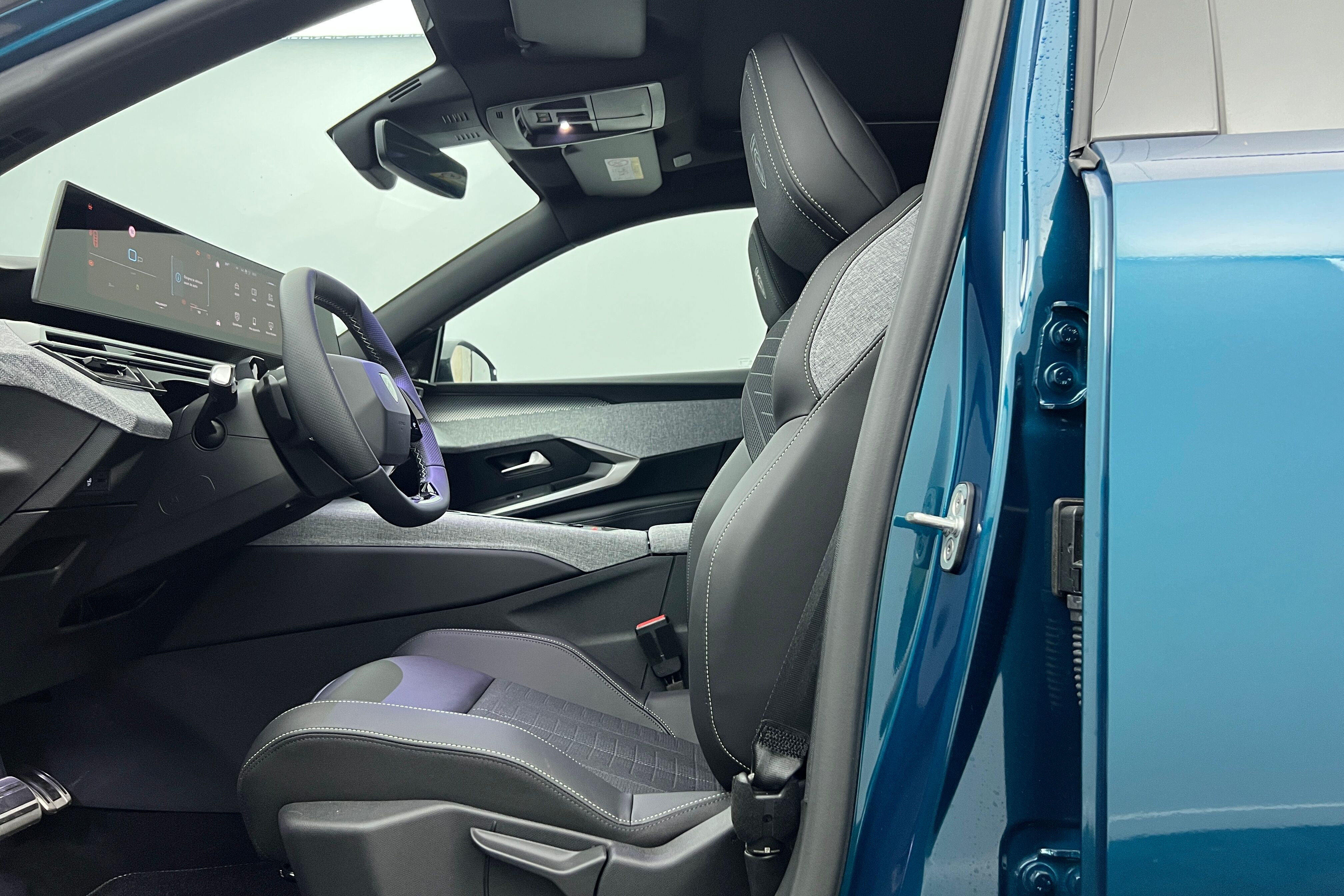 PEUGEOT 3008 SUV Hybride — photo 12