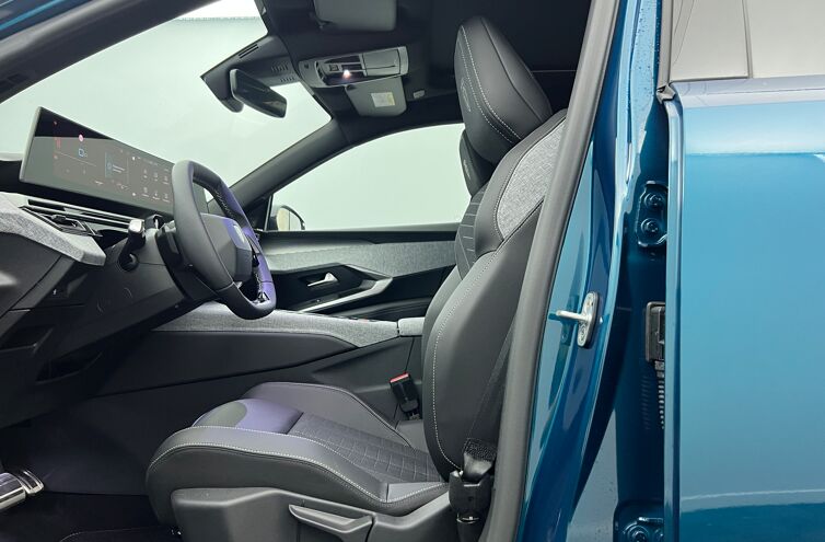 PEUGEOT 3008 SUV Hybride Essence