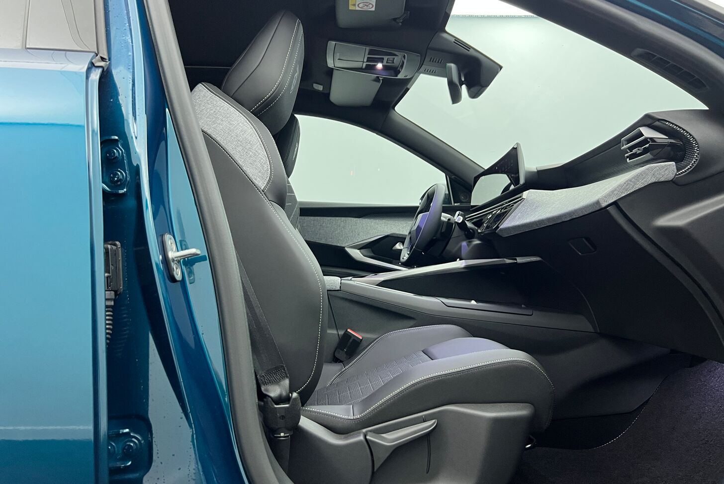 PEUGEOT 3008 SUV Hybride Essence