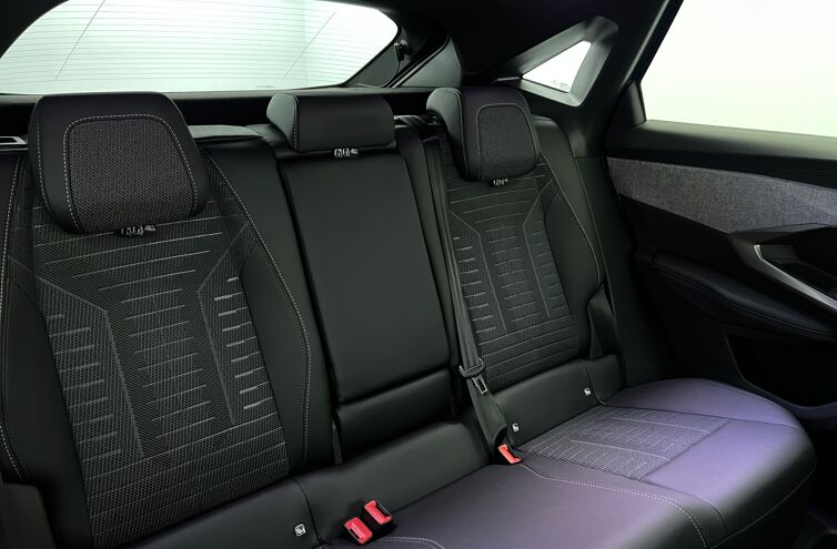 PEUGEOT 3008 SUV Hybride Essence