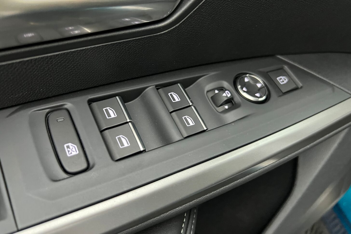 PEUGEOT 3008 SUV Hybride Essence