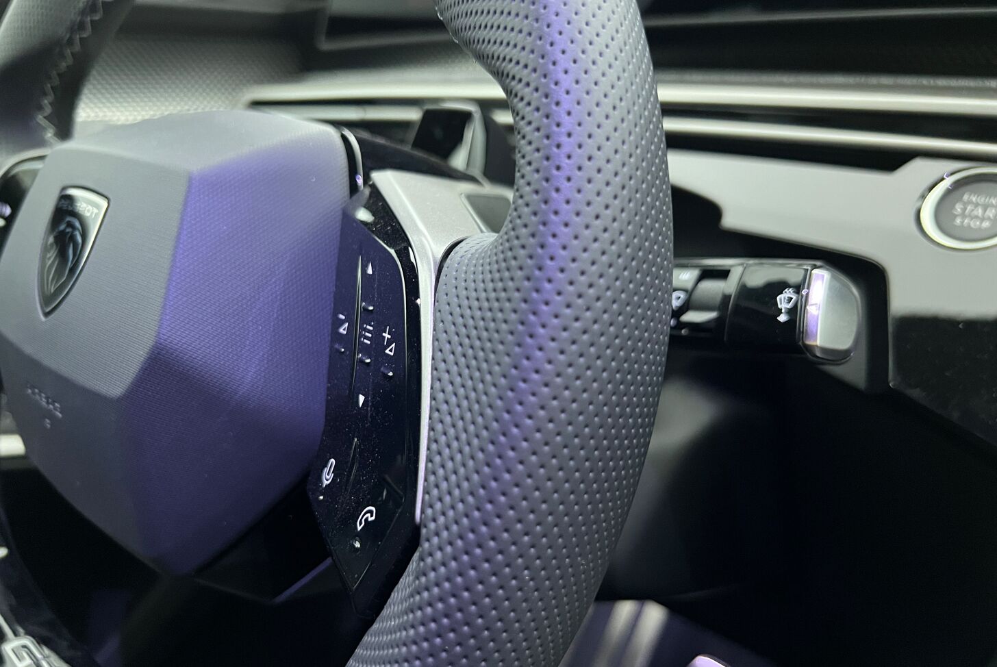 PEUGEOT 3008 SUV Hybride Essence