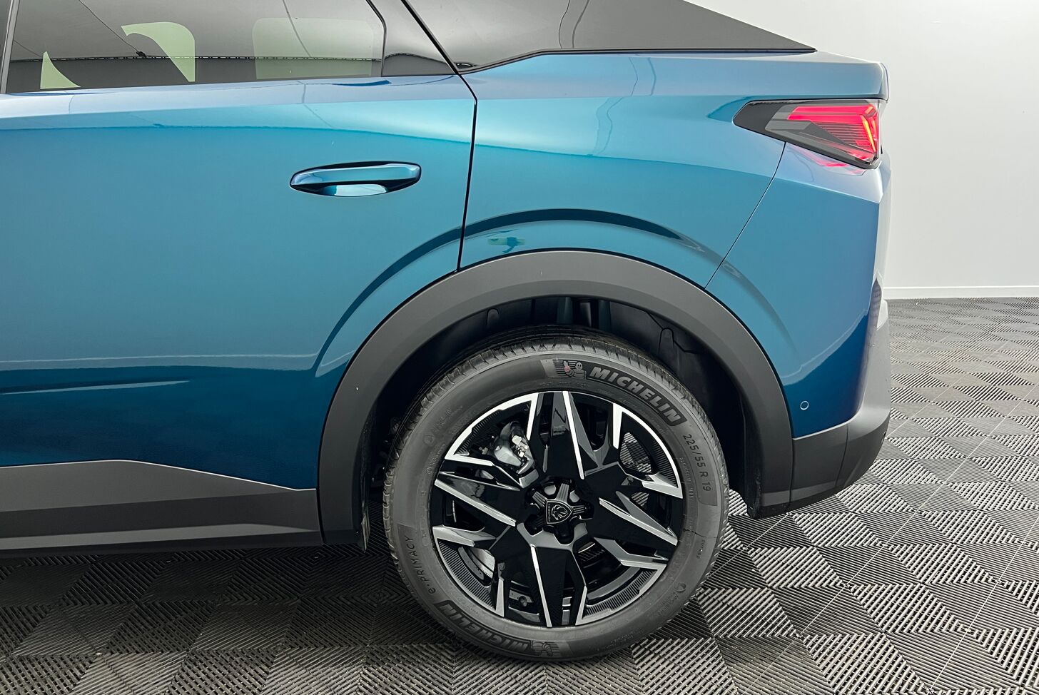 PEUGEOT 3008 SUV Hybride Essence