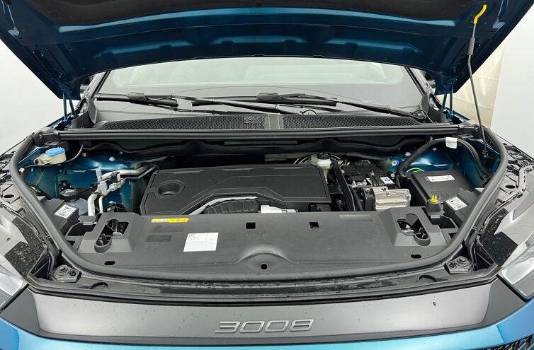PEUGEOT 3008 SUV Hybride Essence