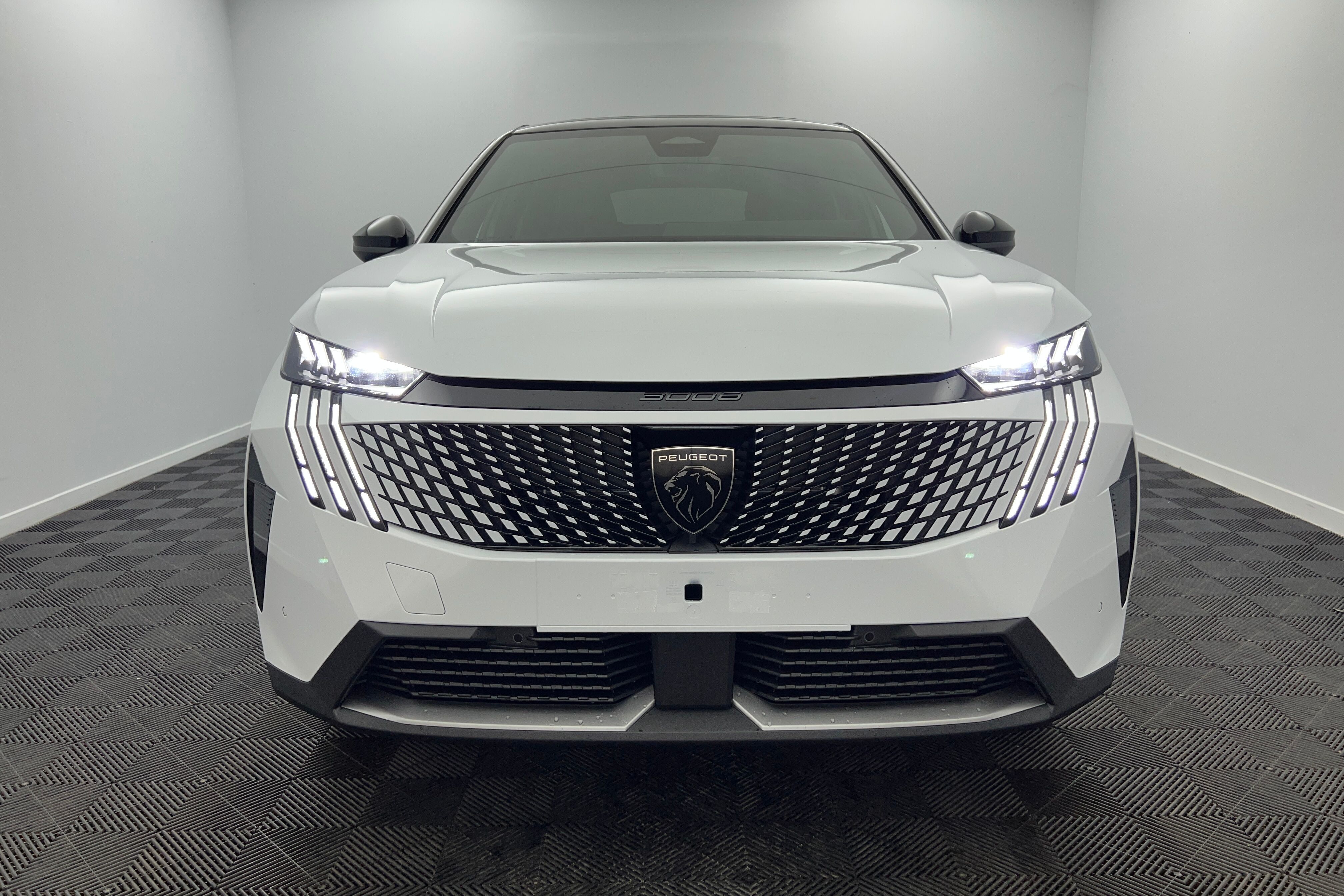PEUGEOT 3008 SUV Hybride — photo 2