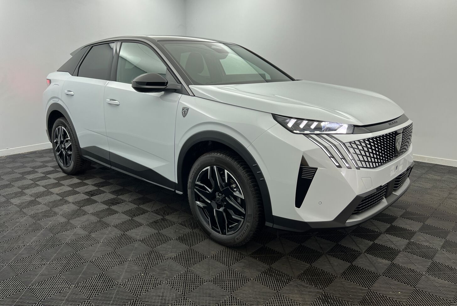 PEUGEOT 3008 SUV Hybride Essence