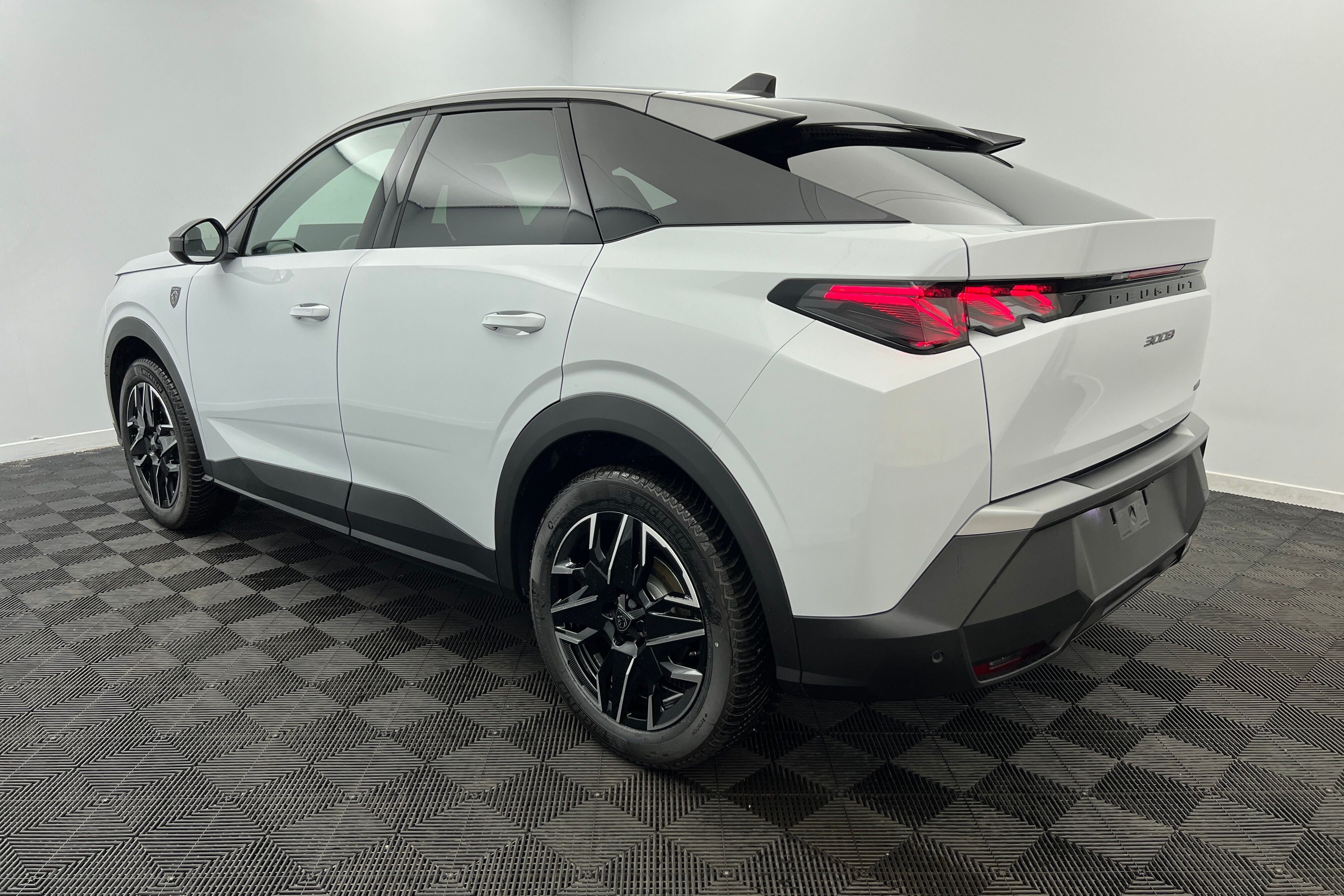PEUGEOT 3008 SUV Hybride — photo 4