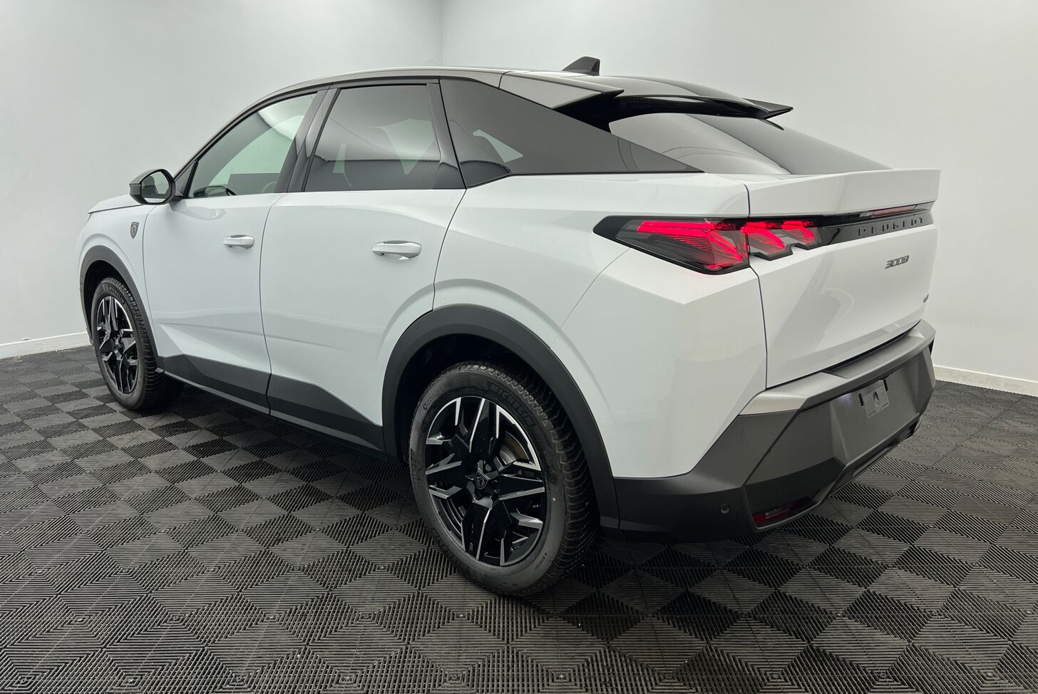PEUGEOT 3008 SUV Hybride Essence
