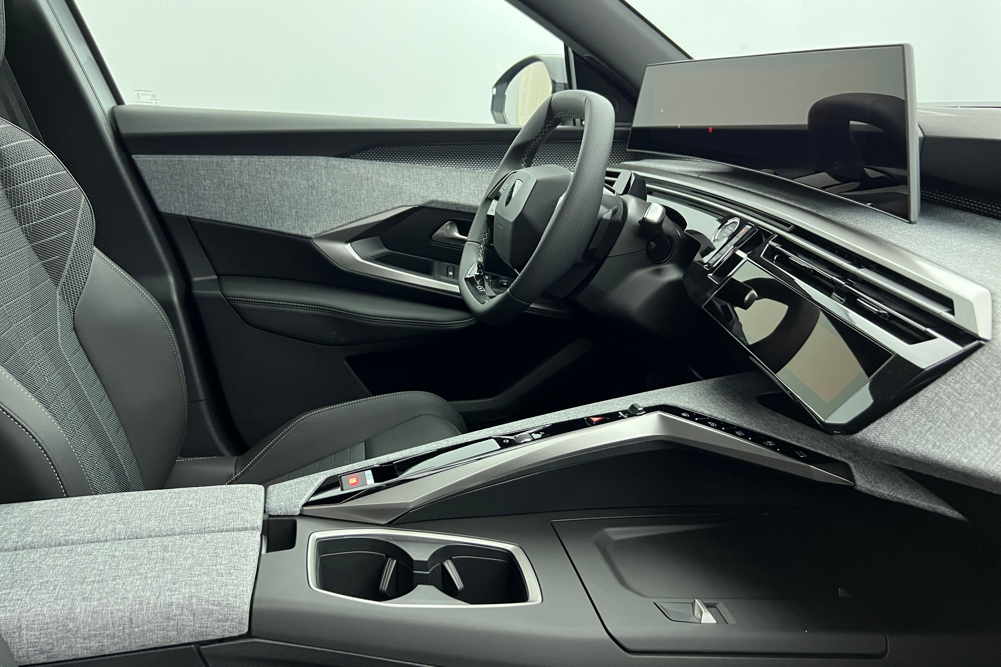 PEUGEOT 3008 SUV Hybride — photo 6