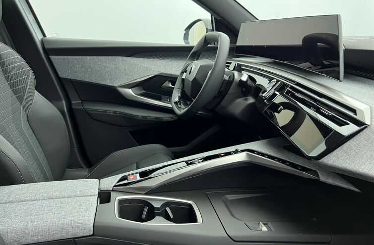 PEUGEOT 3008 SUV Hybride Essence