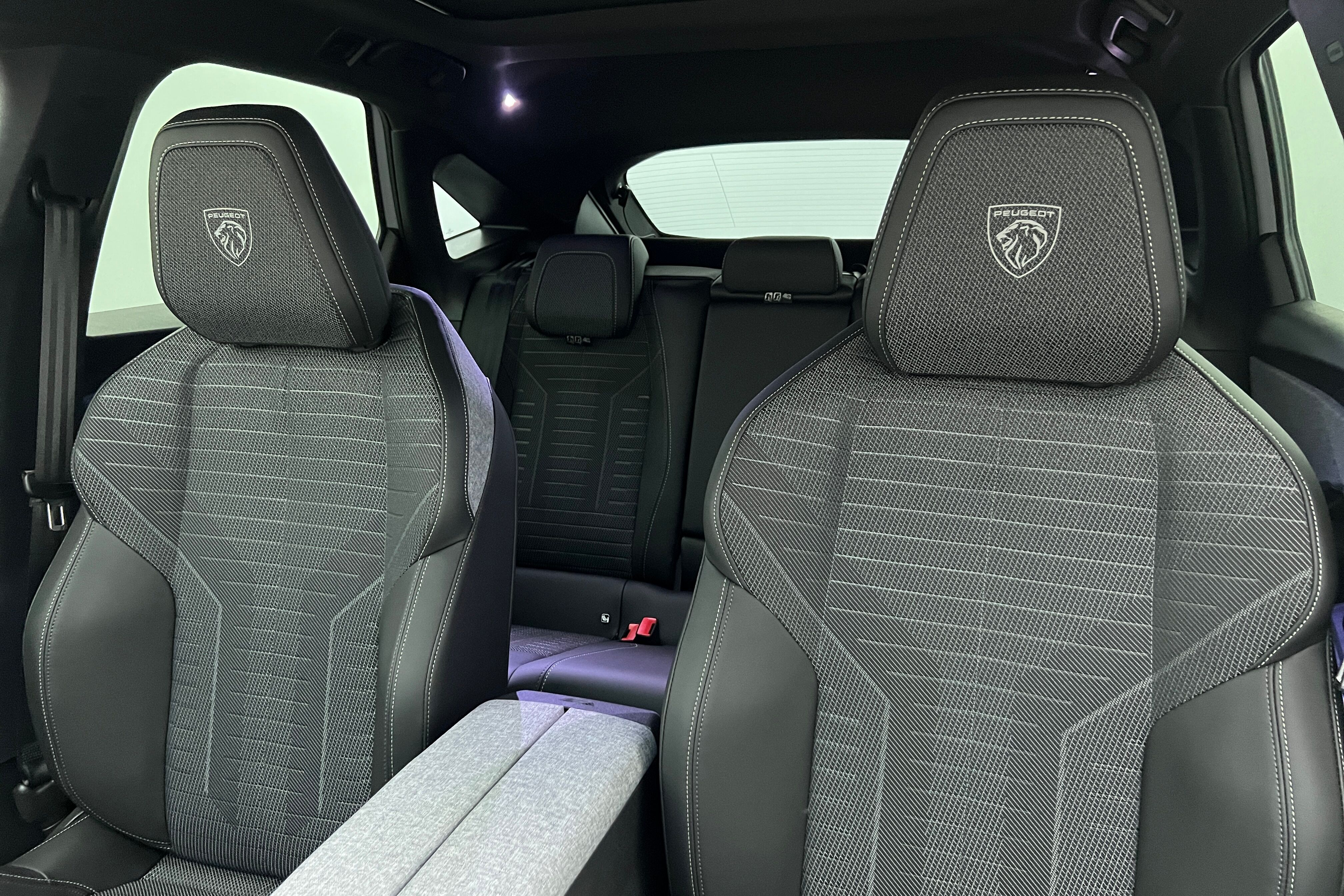 PEUGEOT 3008 SUV Hybride — photo 11