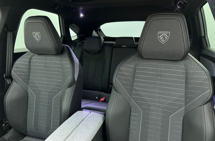 PEUGEOT 3008 SUV Hybride Essence