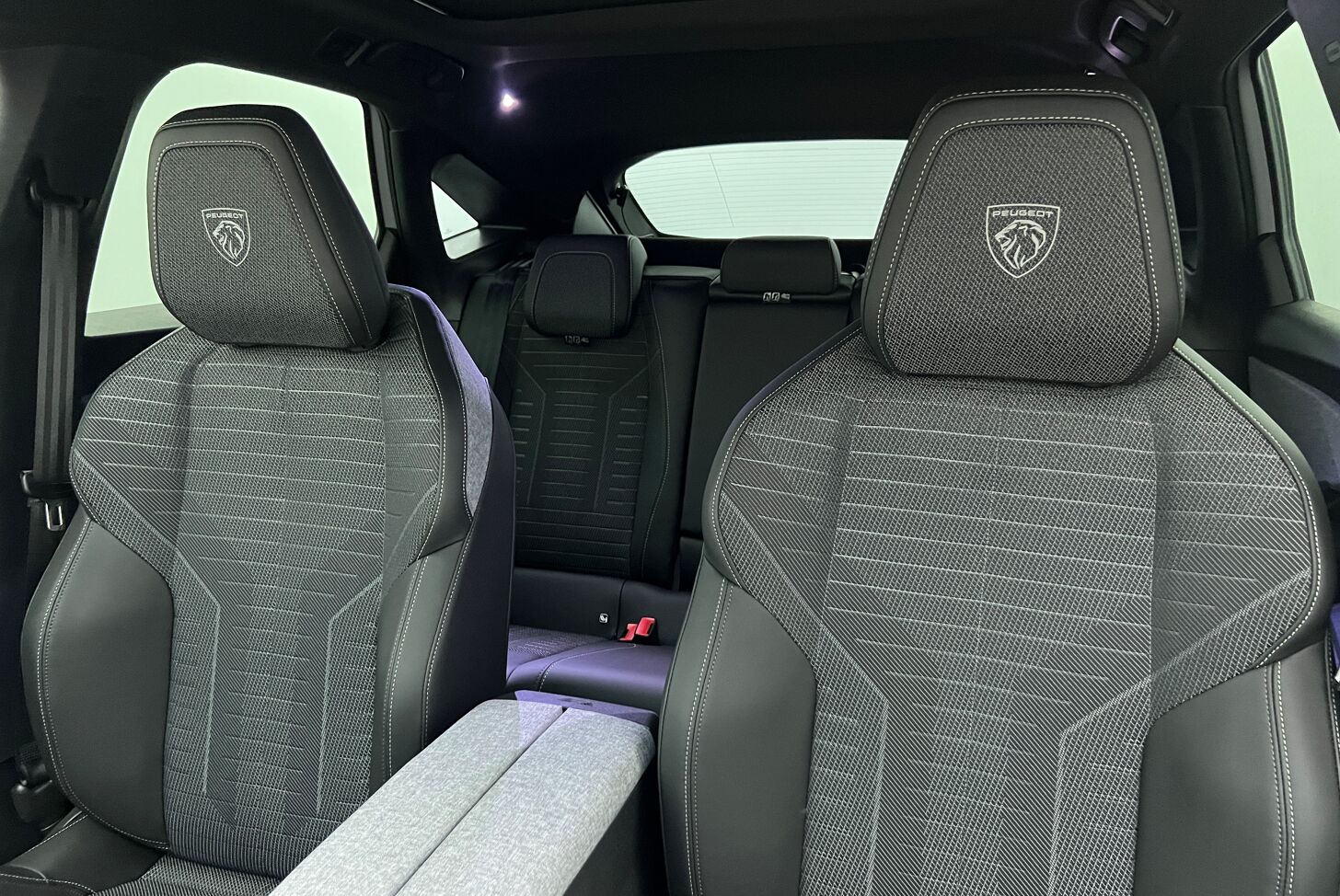 PEUGEOT 3008 SUV Hybride Essence