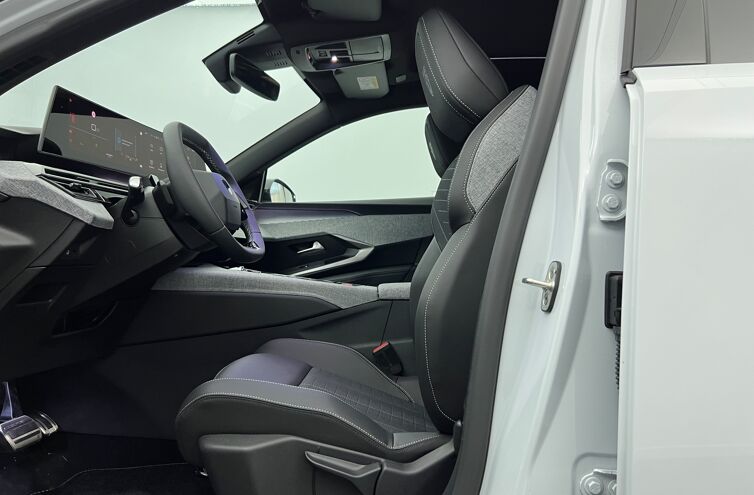 PEUGEOT 3008 SUV Hybride Essence
