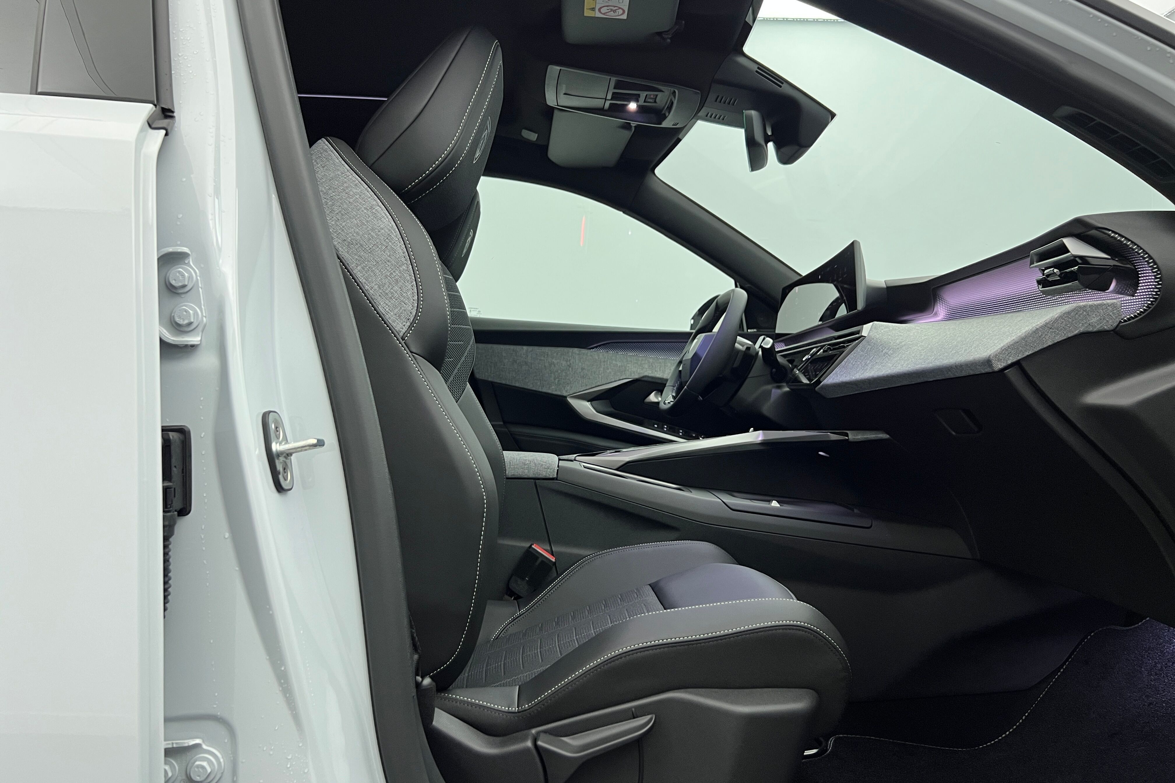 PEUGEOT 3008 SUV Hybride — photo 13