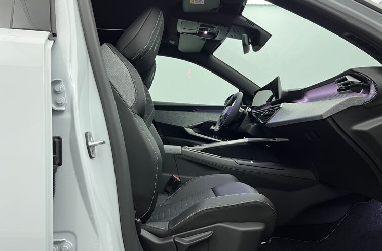 PEUGEOT 3008 SUV Hybride Essence