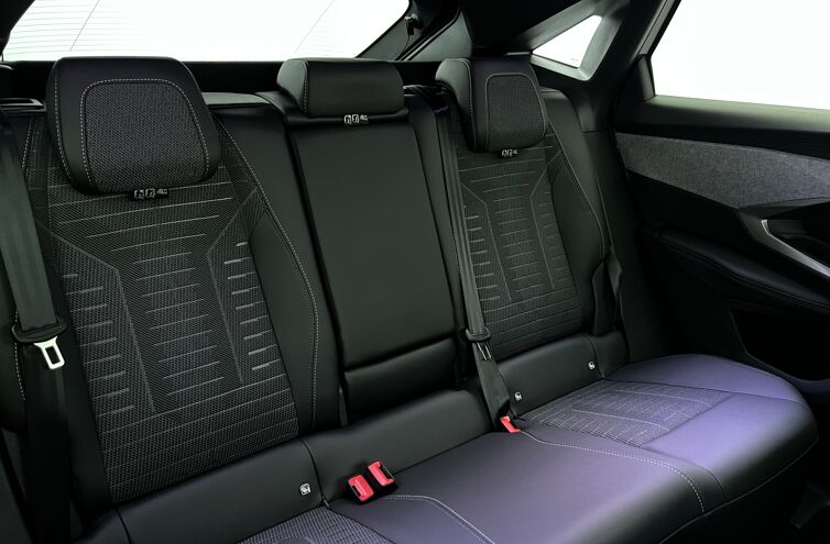 PEUGEOT 3008 SUV Hybride Essence