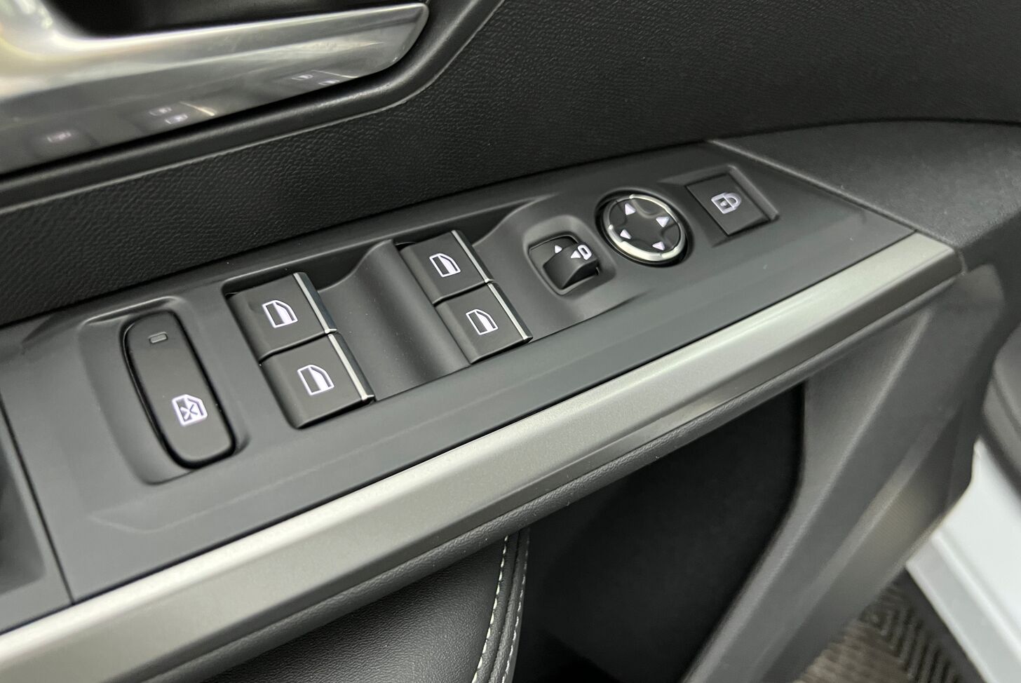 PEUGEOT 3008 SUV Hybride Essence